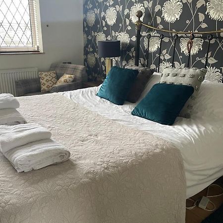 King Size Bed & En Suite Rolled Top Bath Private Lane Harrogate Exteriör bild