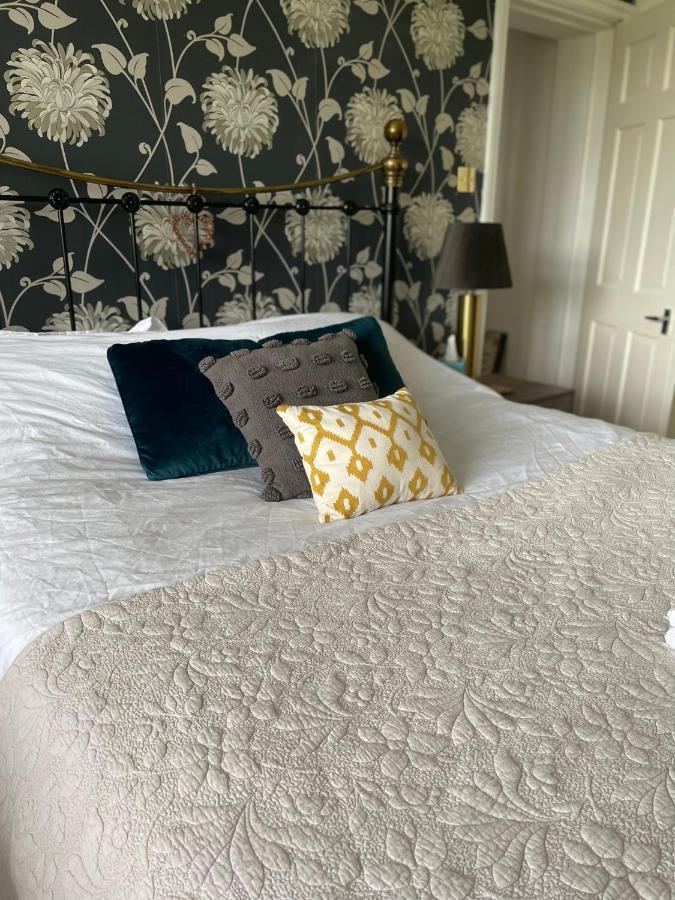King Size Bed & En Suite Rolled Top Bath Private Lane Harrogate Exteriör bild