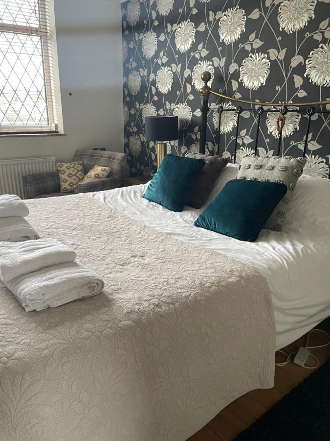 King Size Bed & En Suite Rolled Top Bath Private Lane Harrogate Exteriör bild